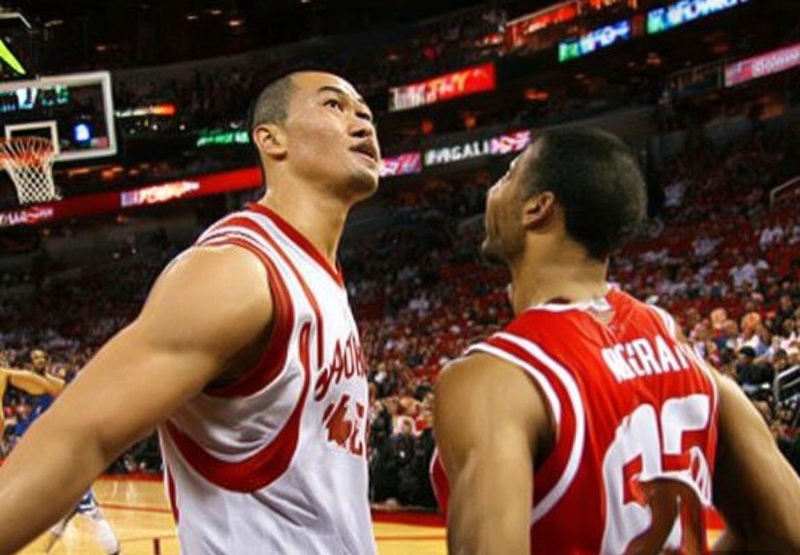 姚麦联手经典对决：火箭山猫巅峰之战回顾(图4)